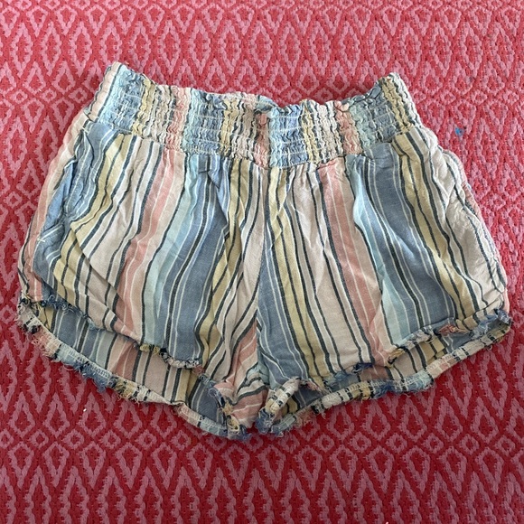 Bella Dahl Pants - Smocked Fray Shorts